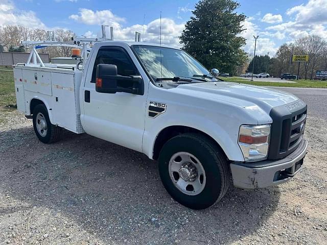 Image of Ford F-350 equipment image 1