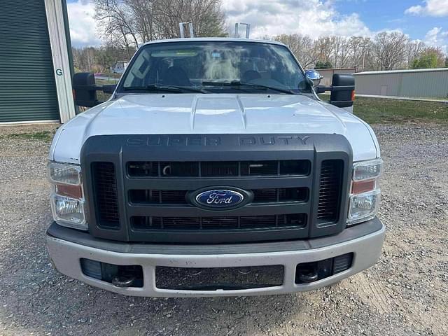Image of Ford F-350 equipment image 4