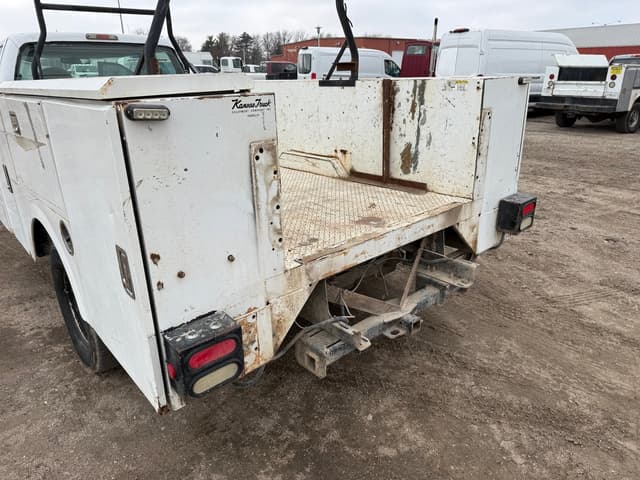 Image of Ford F-350 equipment image 3