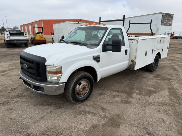 Image of Ford F-350 equipment image 1