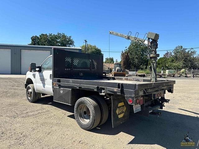 Image of Ford F-350 equipment image 2