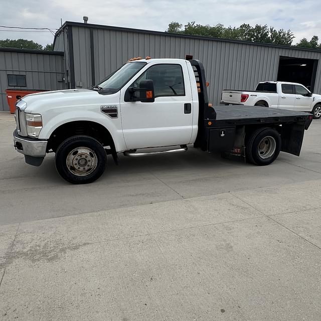 Image of Ford F-350 equipment image 3