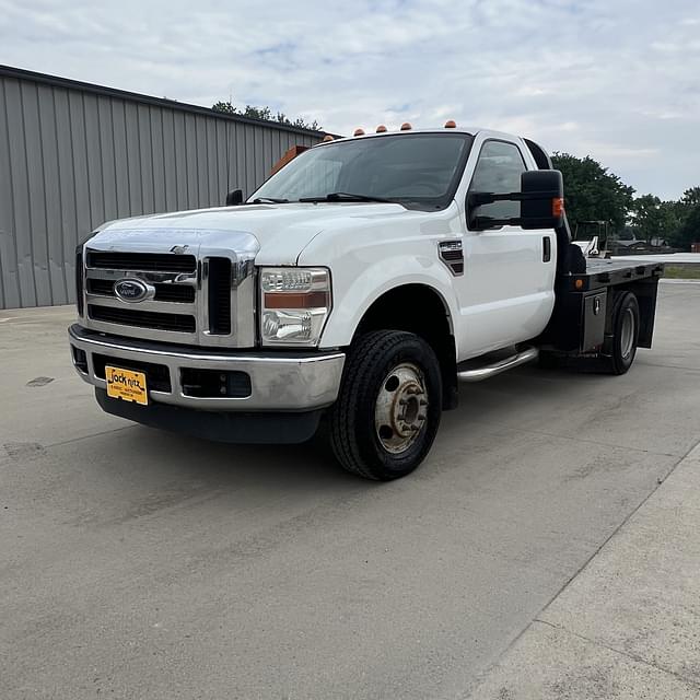 Image of Ford F-350 equipment image 1