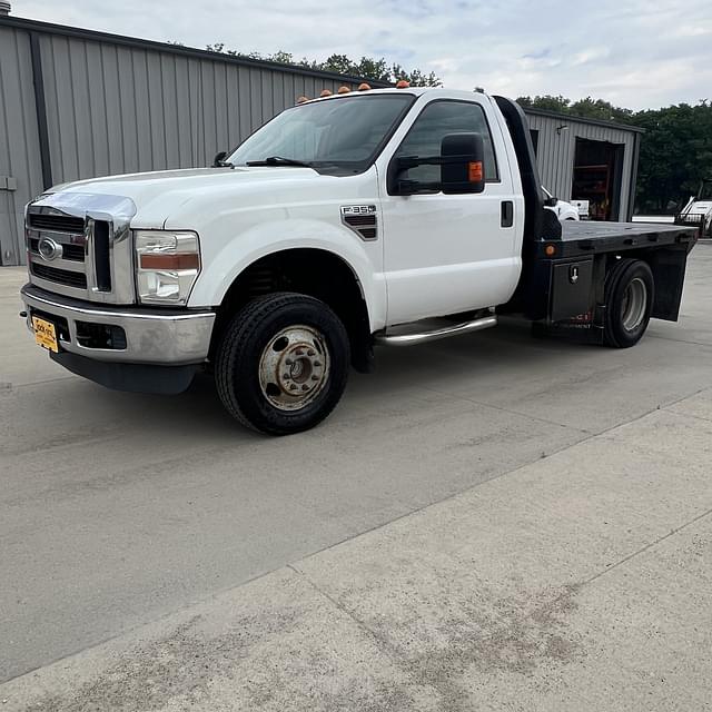 Image of Ford F-350 equipment image 4