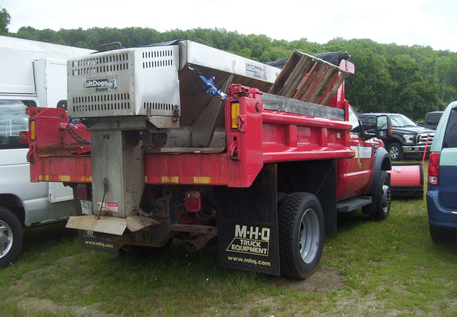 Image of Ford F-450 equipment image 4
