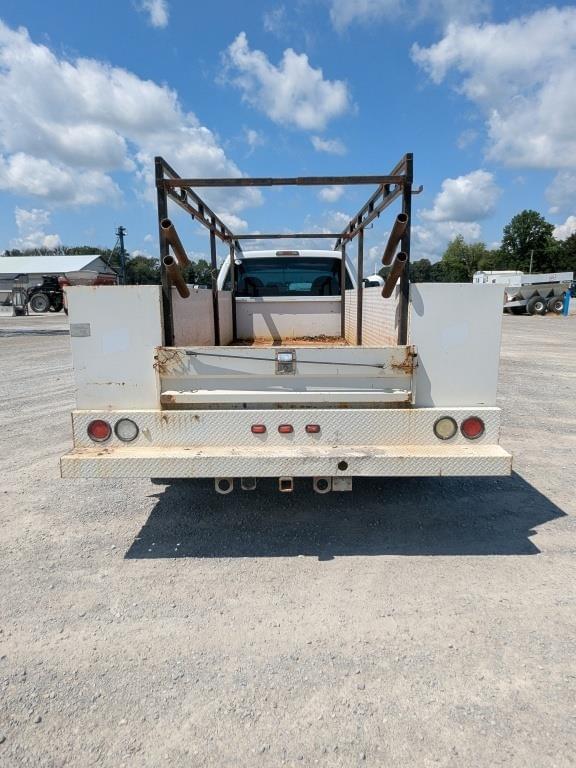 Image of Ford F-450 equipment image 2