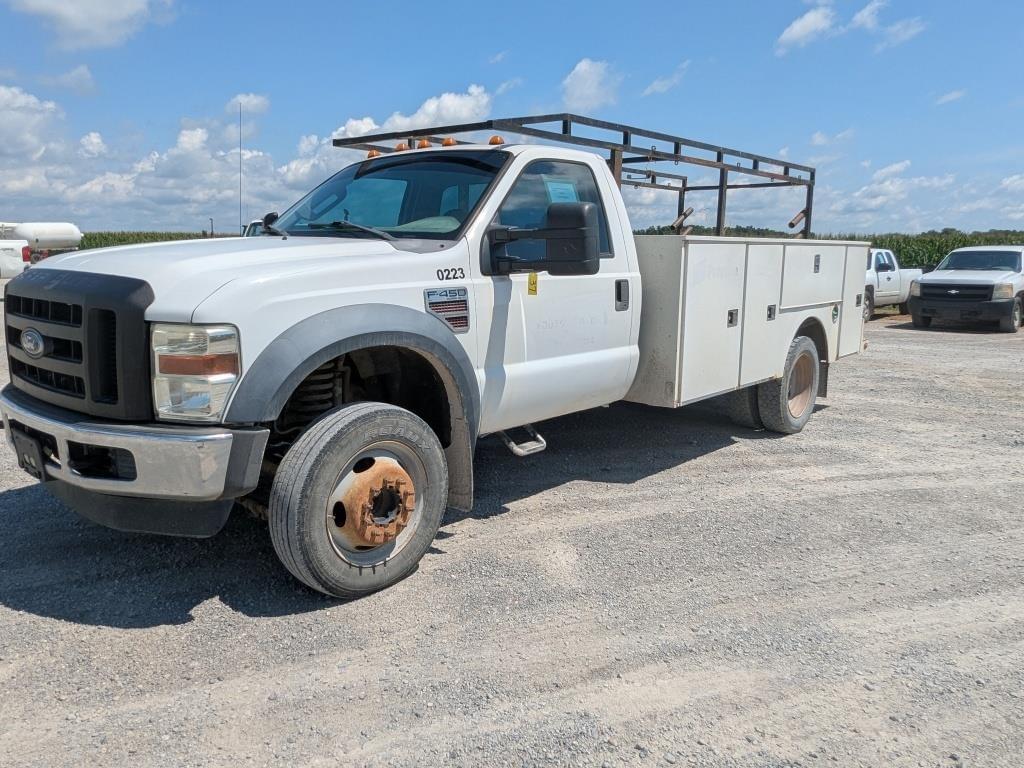 Image of Ford F-450 Primary image