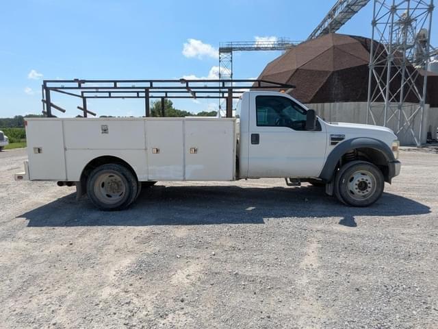 Image of Ford F-450 equipment image 4
