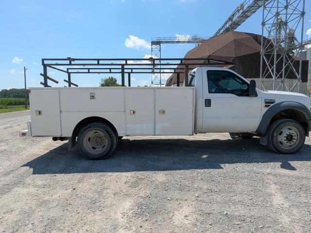 Image of Ford F-450 equipment image 3