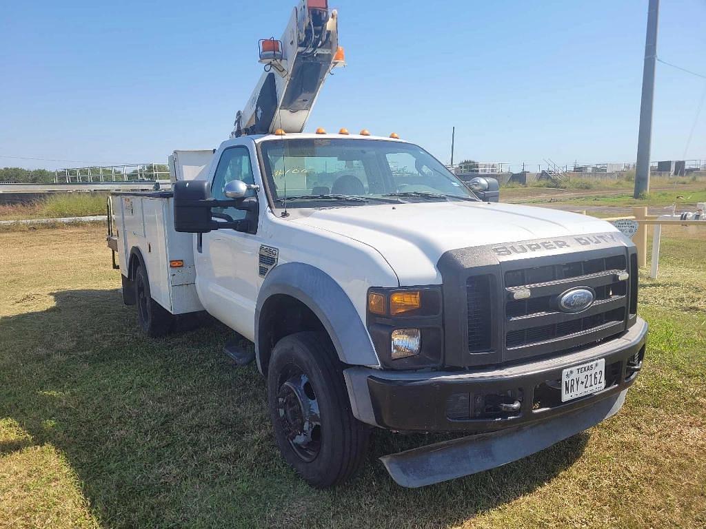 Image of Ford F-450 Primary image