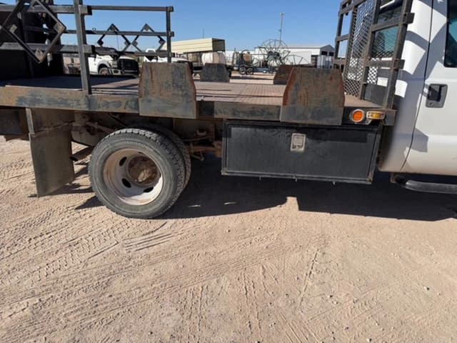 Image of Ford F-450 equipment image 3