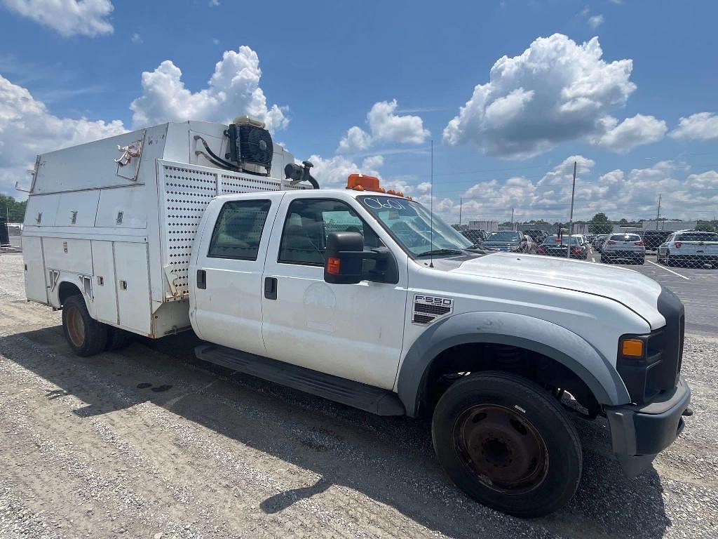 Image of Ford F-550 Primary image
