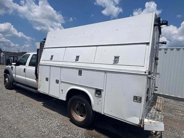 Image of Ford F-550 equipment image 2