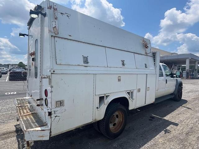 Image of Ford F-550 equipment image 3
