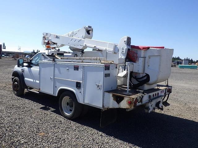 Image of Ford F-550 equipment image 4