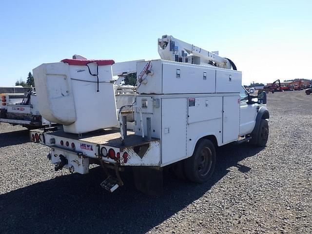 Image of Ford F-550 equipment image 3
