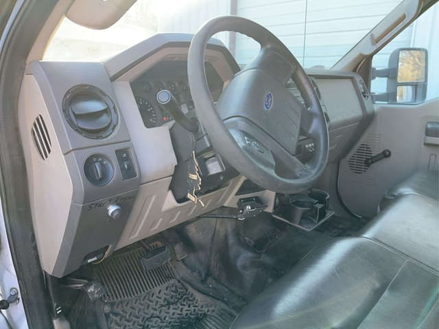 Image of Ford F-550 equipment image 4