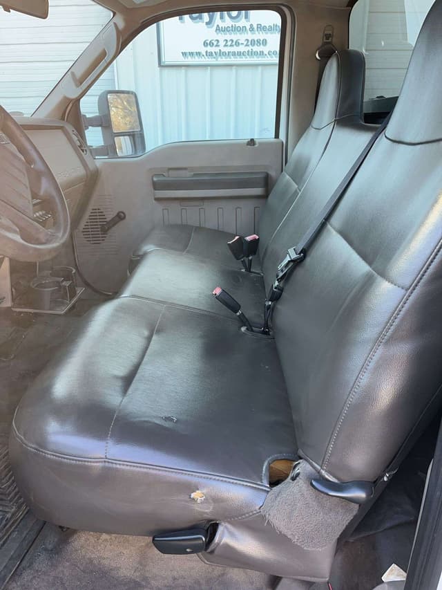 Image of Ford F-550 equipment image 3