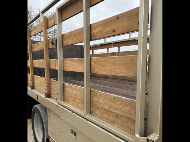 Image of Ford F-550 equipment image 4