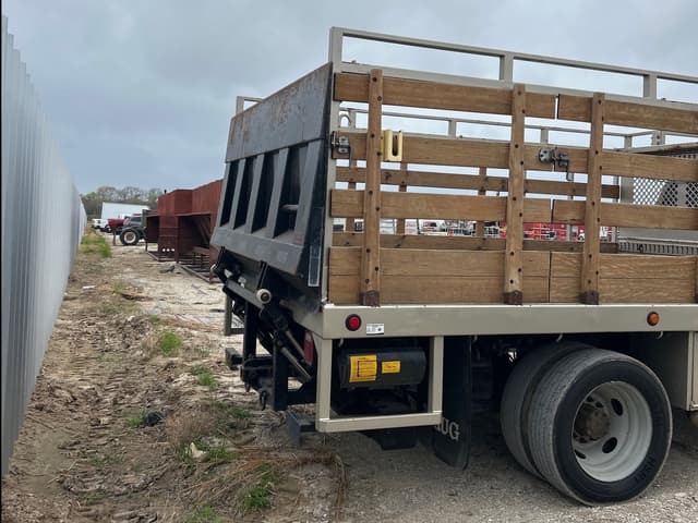 Image of Ford F-550 equipment image 3