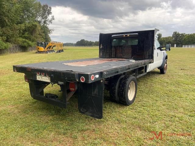 Image of Ford F-550 equipment image 2