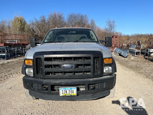 Image of Ford F-550 equipment image 2