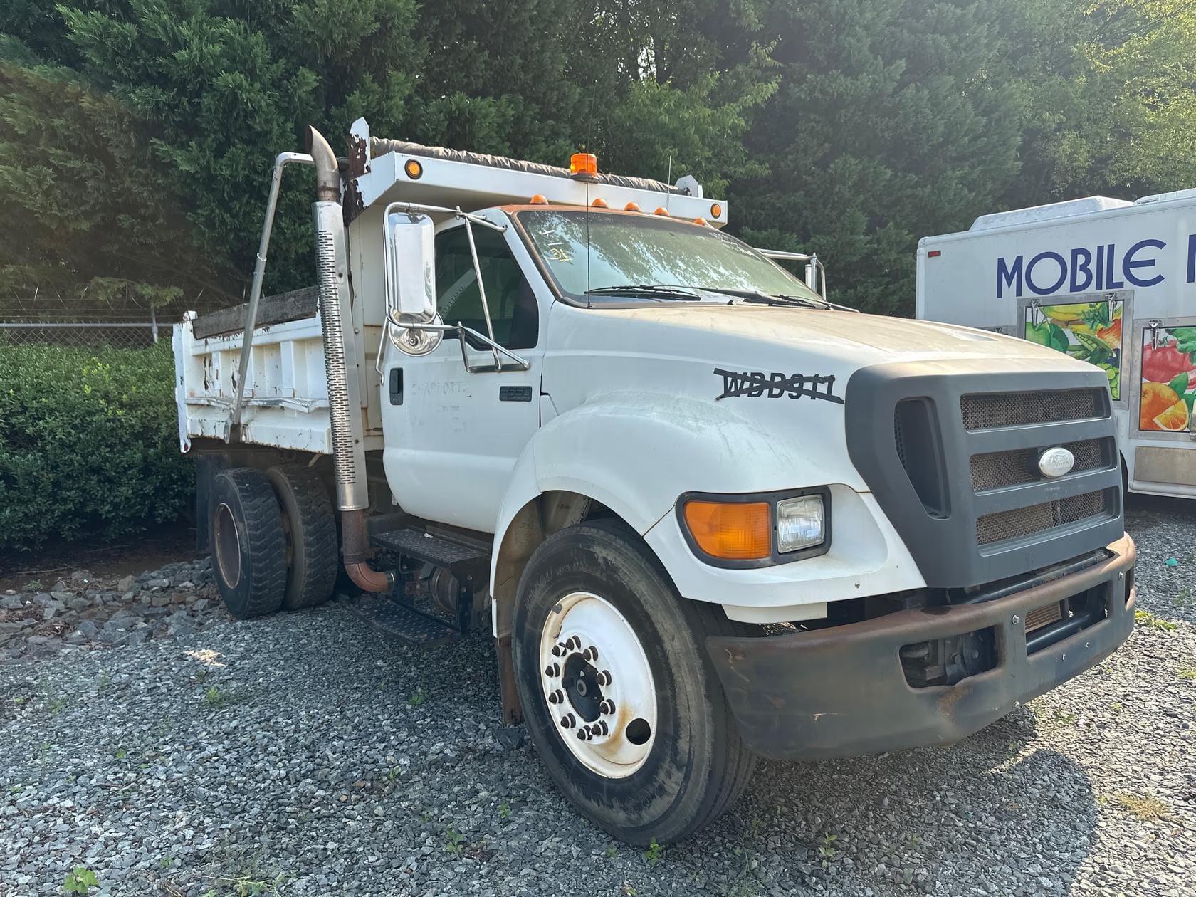 2009 Ford F-650 Equipment Image0