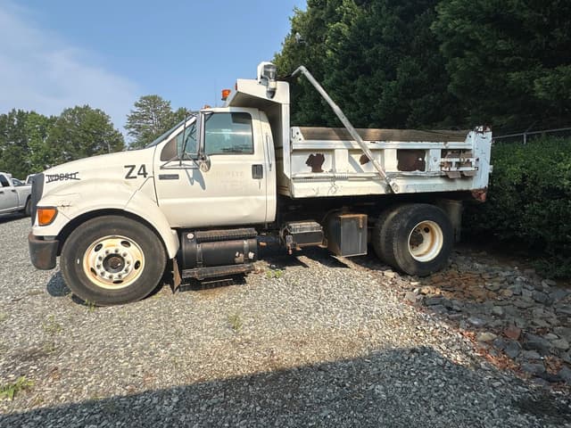 Image of Ford F-650 equipment image 2