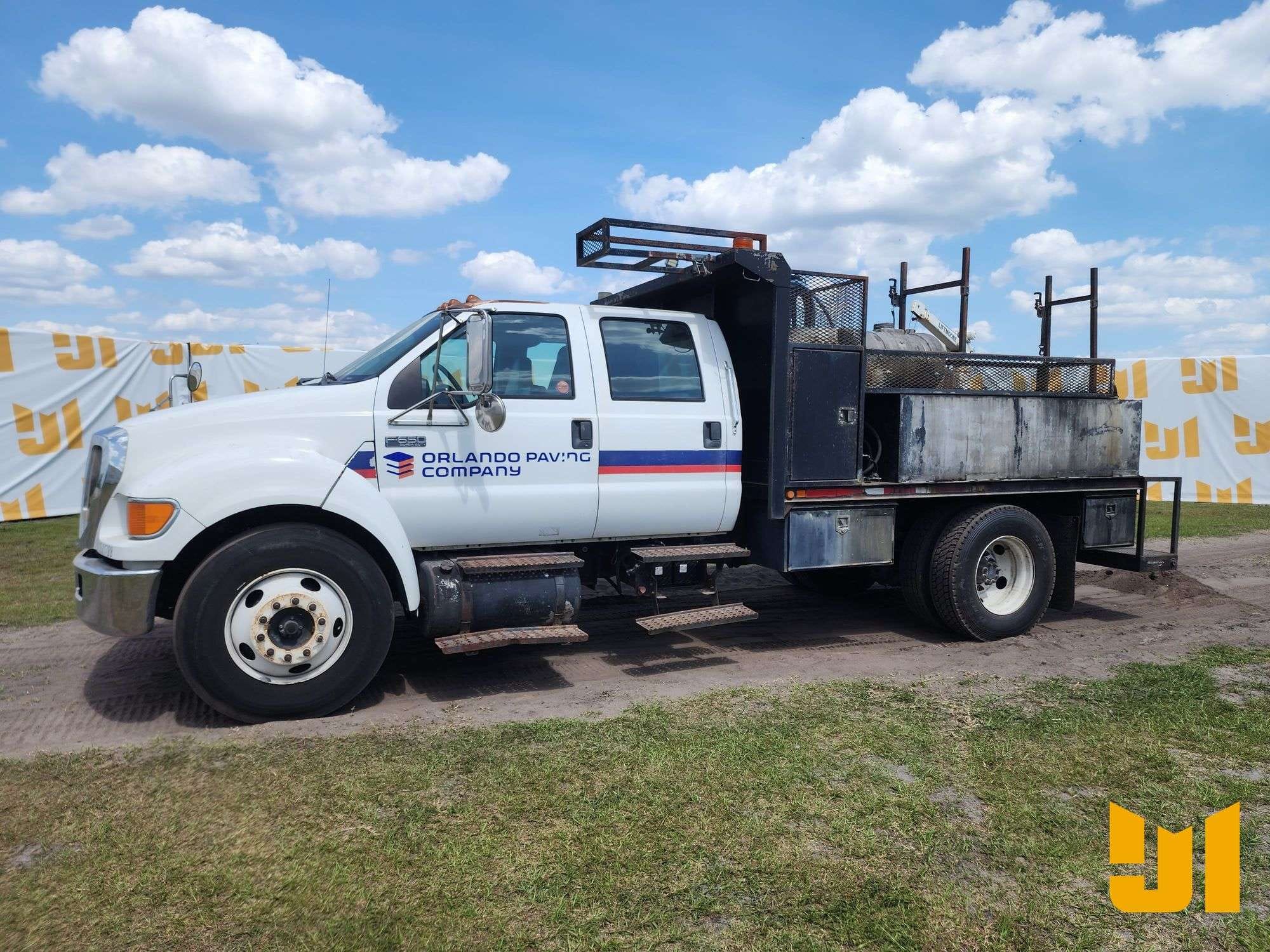 2009 Ford F-650 Equipment Image0