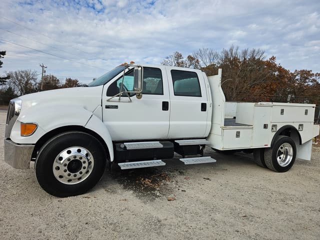 Image of Ford F-650 equipment image 4