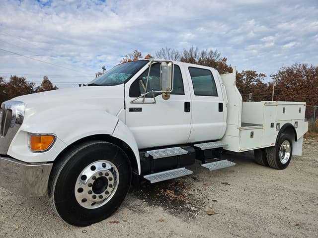 Image of Ford F-650 equipment image 3