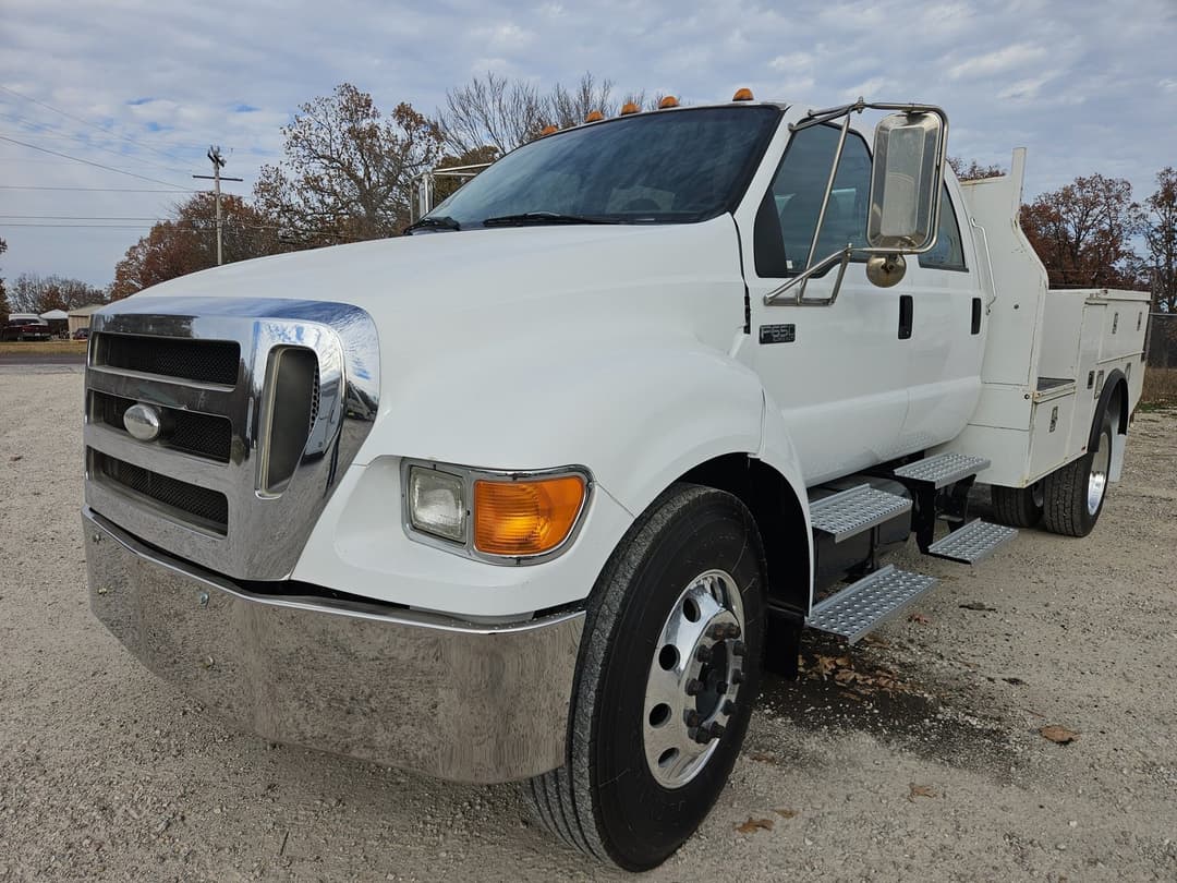 Image of Ford F-650 Primary image