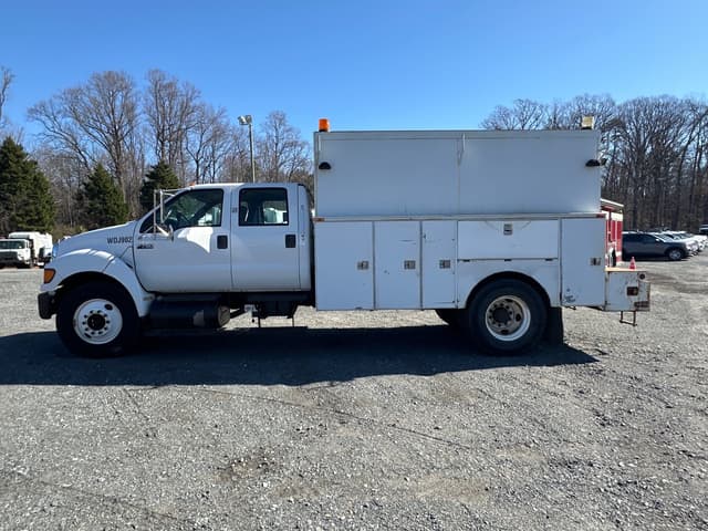 Image of Ford F-750 equipment image 3