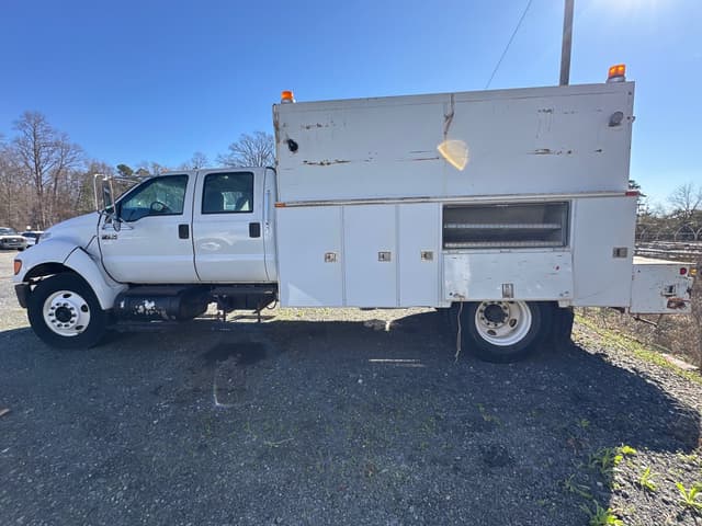 Image of Ford F-750 equipment image 4