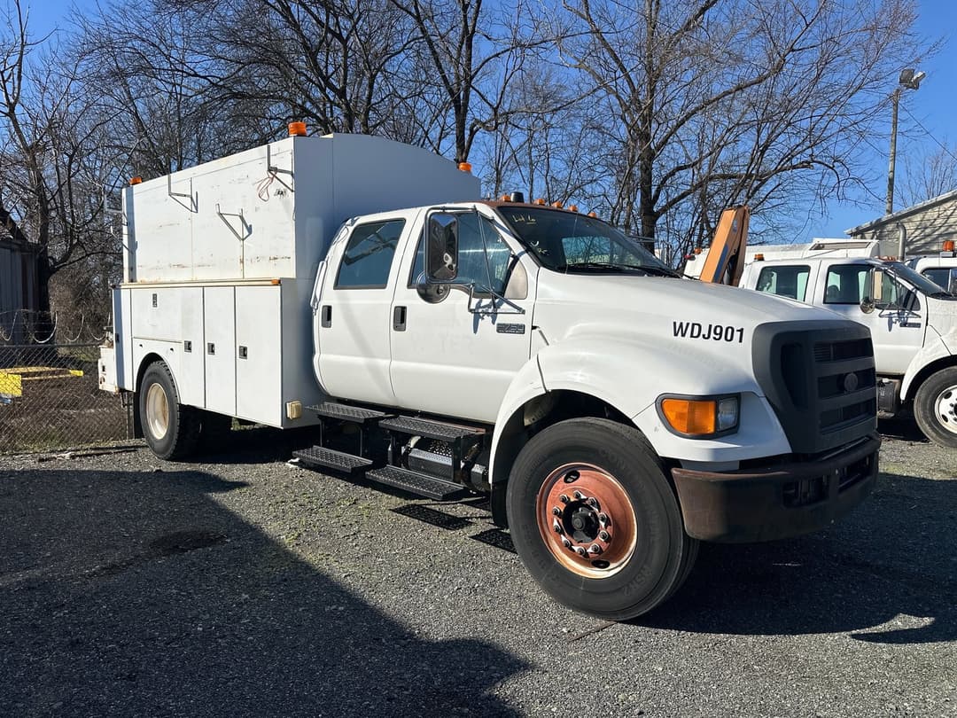 Image of Ford F-750 Primary image