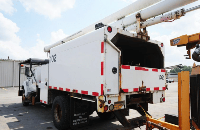 Image of Ford F-750 equipment image 2