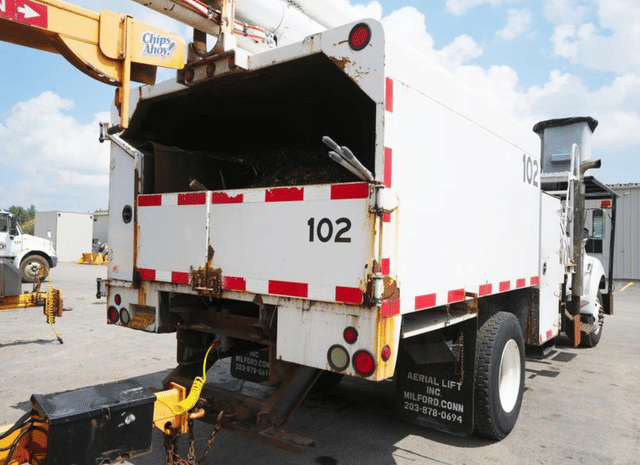 Image of Ford F-750 equipment image 4