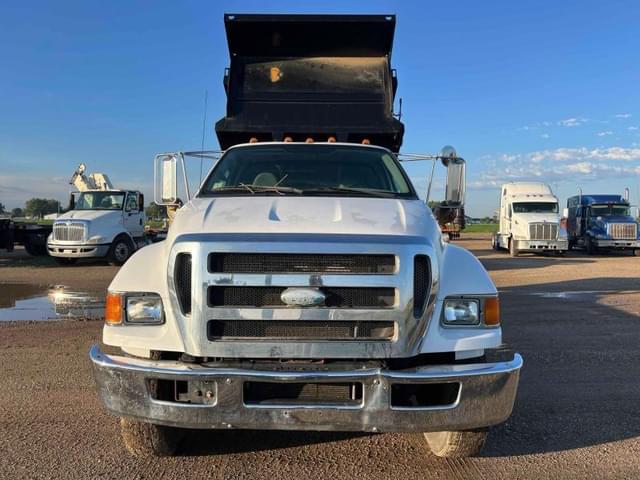 Image of Ford F-750 equipment image 2