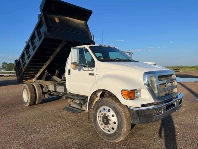 Image of Ford F-750 equipment image 3