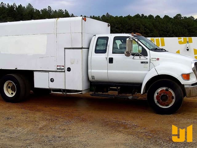 Image of Ford F-750 equipment image 3