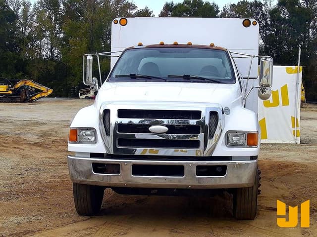 Image of Ford F-750 equipment image 1