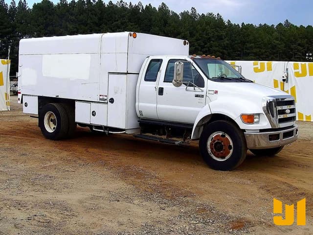 Image of Ford F-750 equipment image 2