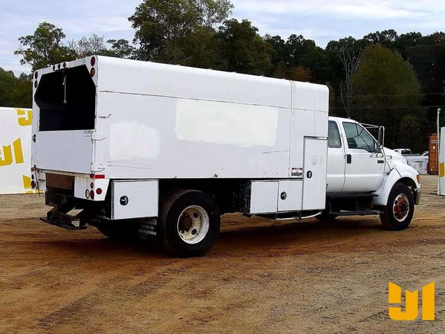 Image of Ford F-750 equipment image 4
