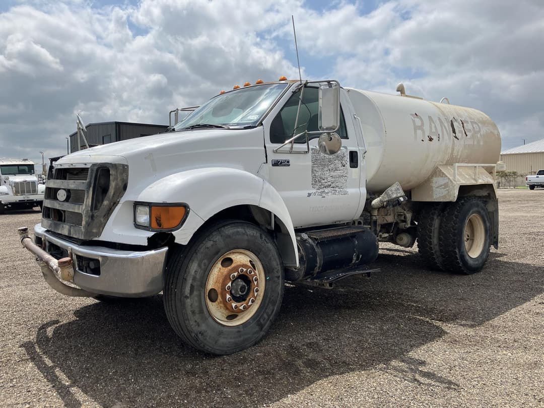 Image of Ford F-750 Primary image