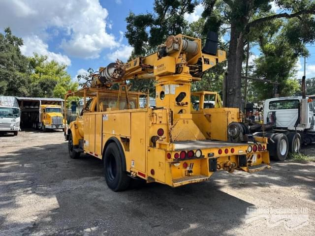 Image of Ford F-750 equipment image 2