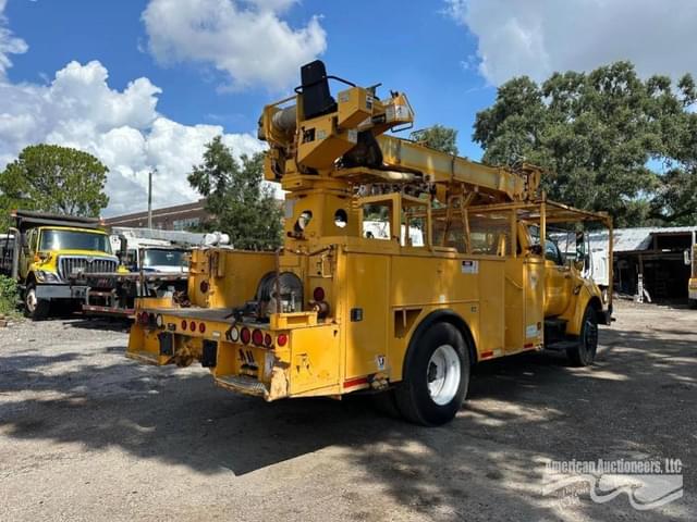 Image of Ford F-750 equipment image 4