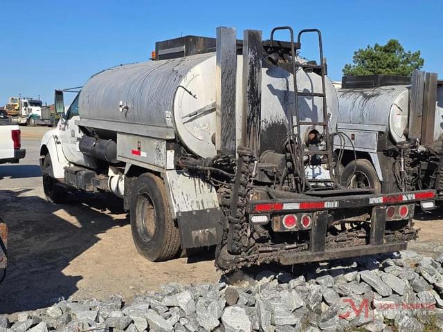 Image of Ford F-750 equipment image 4