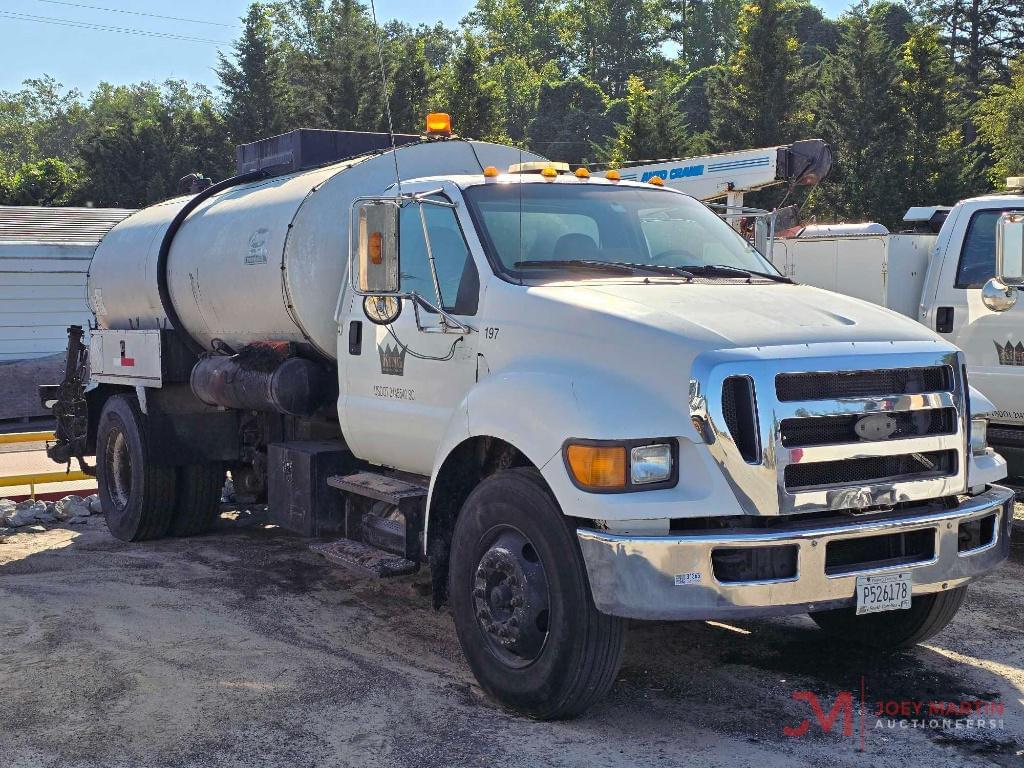 Image of Ford F-750 Primary image