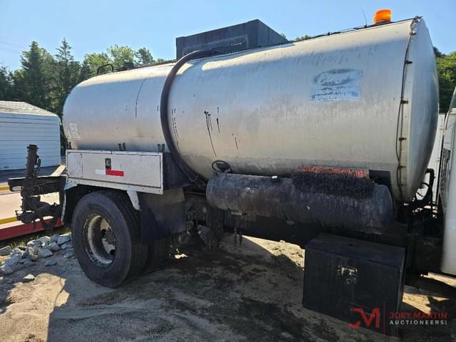 Image of Ford F-750 equipment image 2