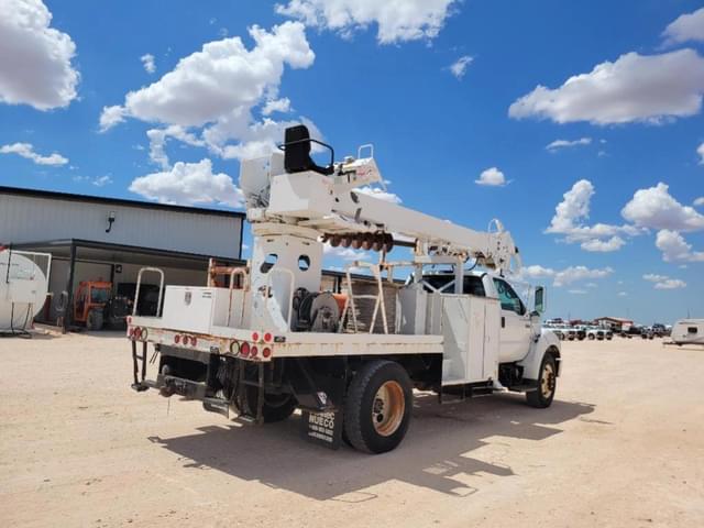 Image of Ford F-750 equipment image 4
